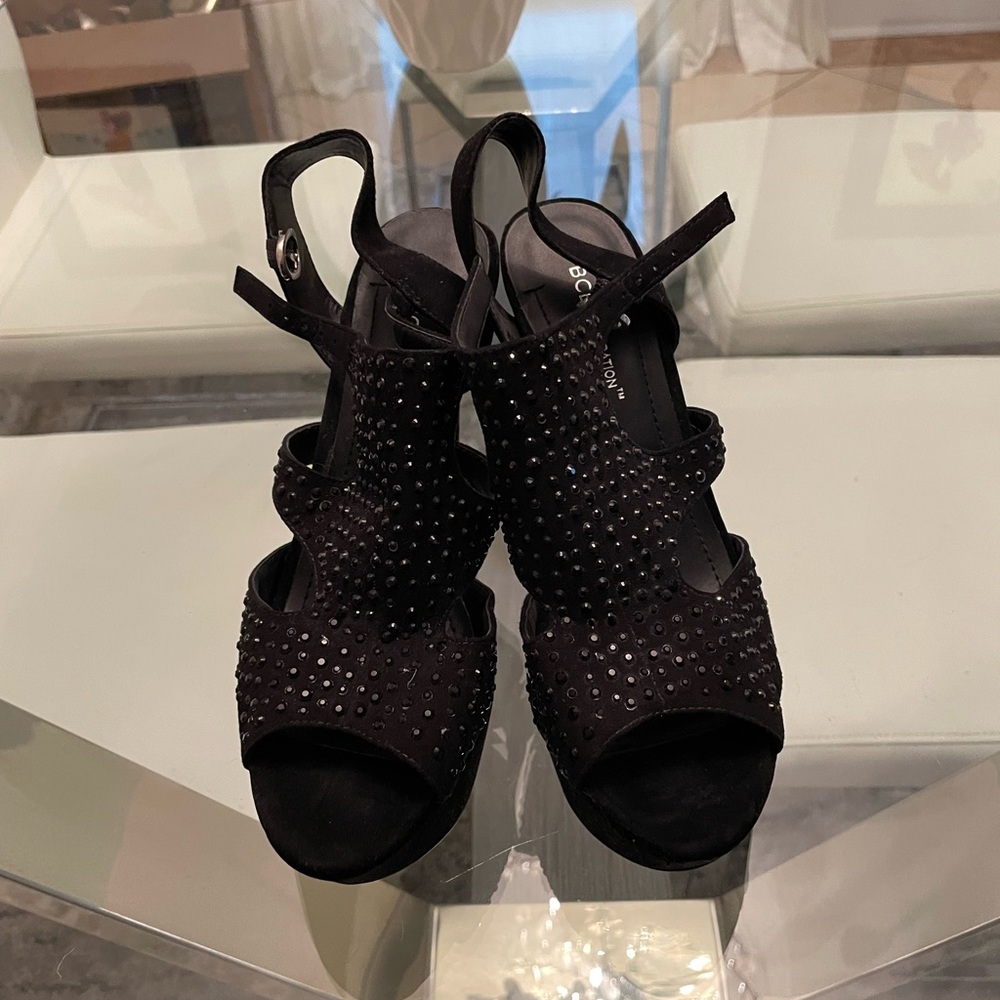 BCBG women's pumps in size 8